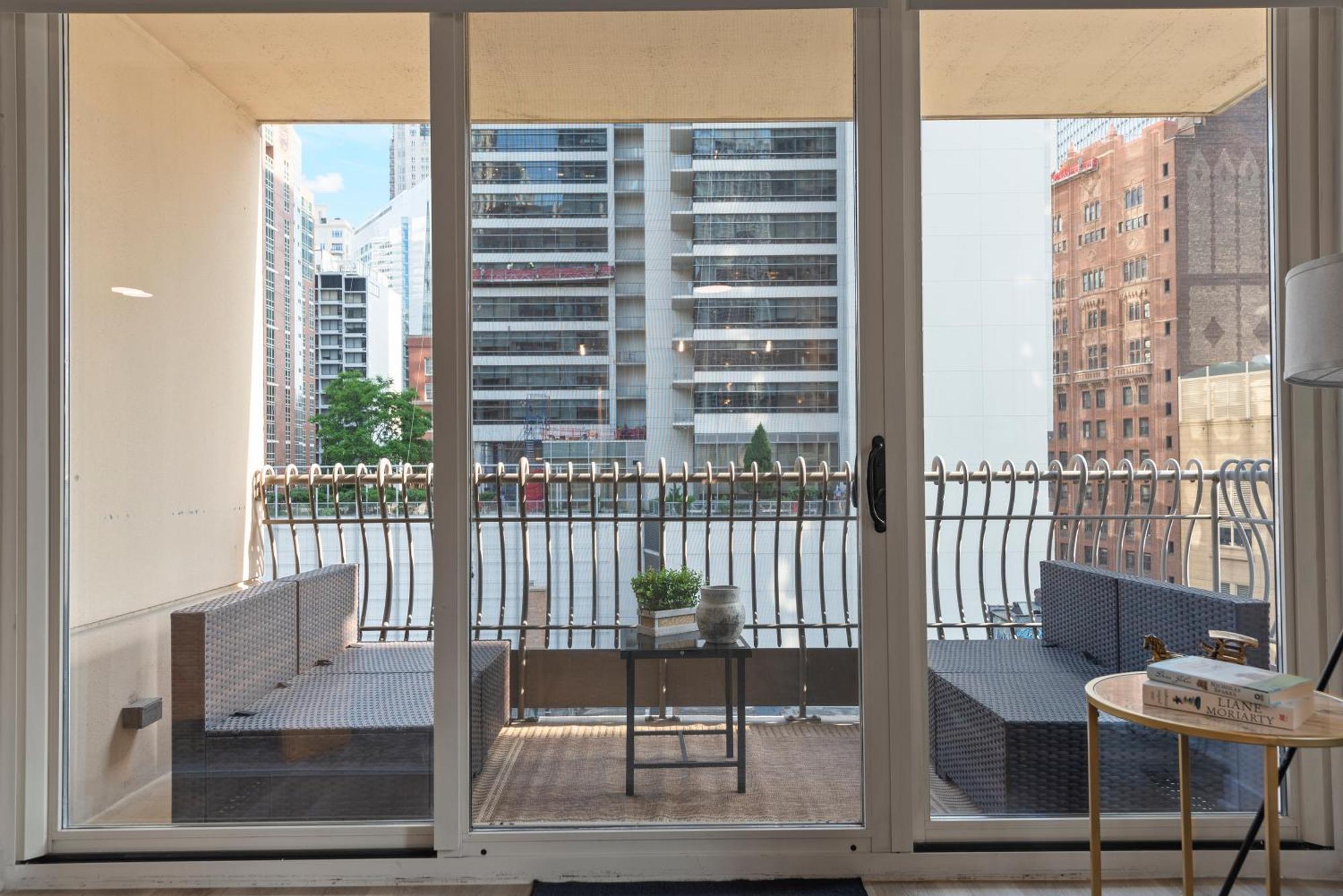 שיקגו The Bernardin Gold Coast Luxury Apartments Near Magnificent Mile מראה חיצוני תמונה