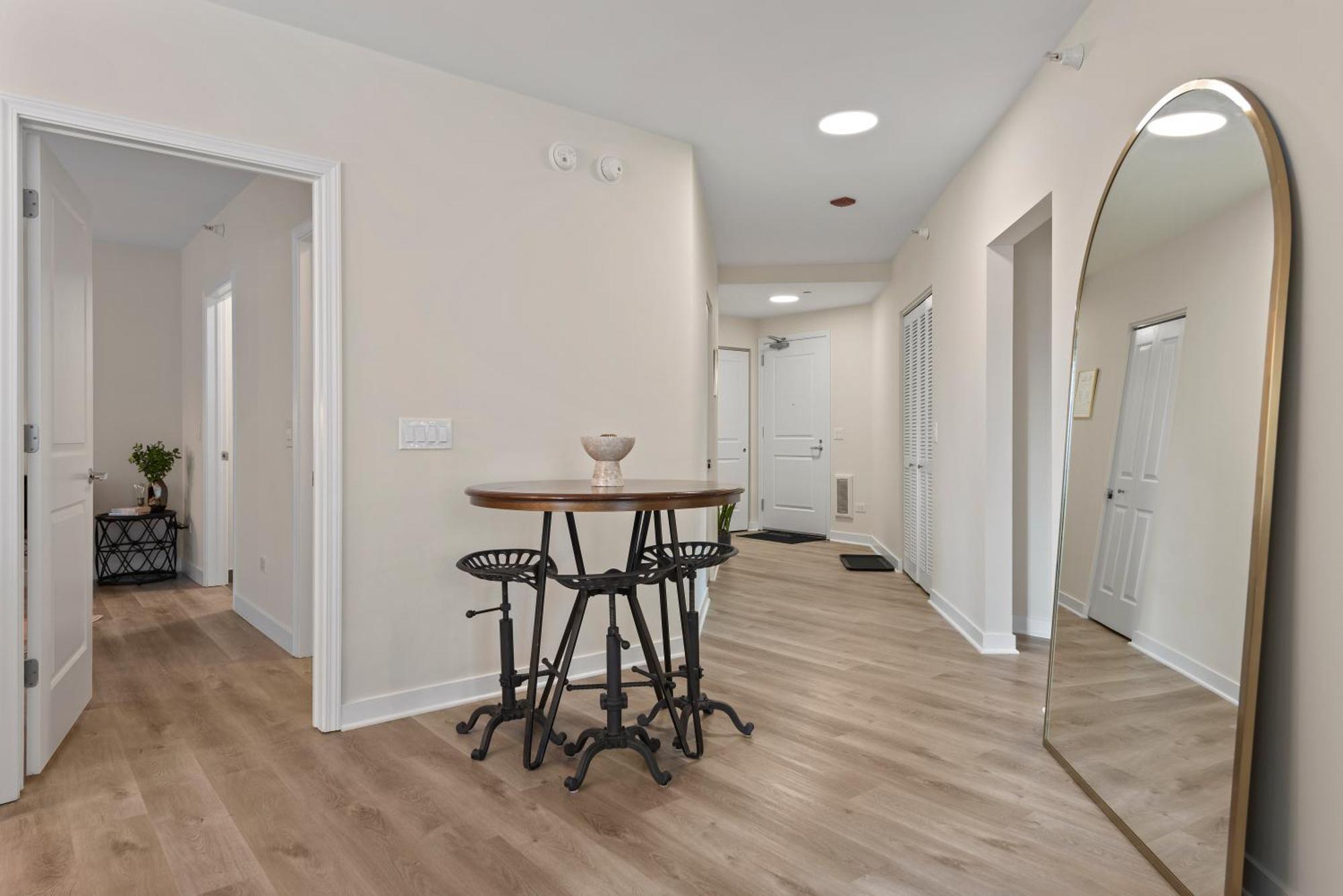 שיקגו The Bernardin Gold Coast Luxury Apartments Near Magnificent Mile מראה חיצוני תמונה
